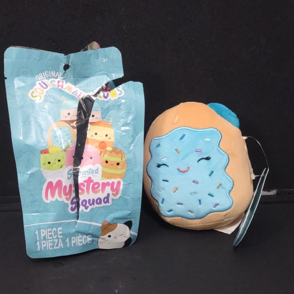 GENTLY USED (JUST OPENED PACKAGE) SQUISHMALLOWS SCENTED MYSTERY SQUAD (ERISSA)